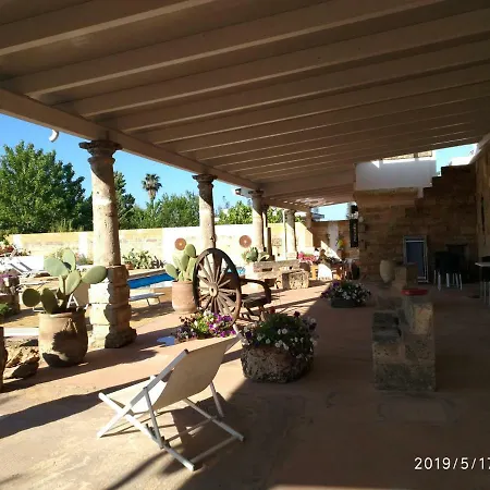 Masseria Le Dimore Bed & Breakfast 2*